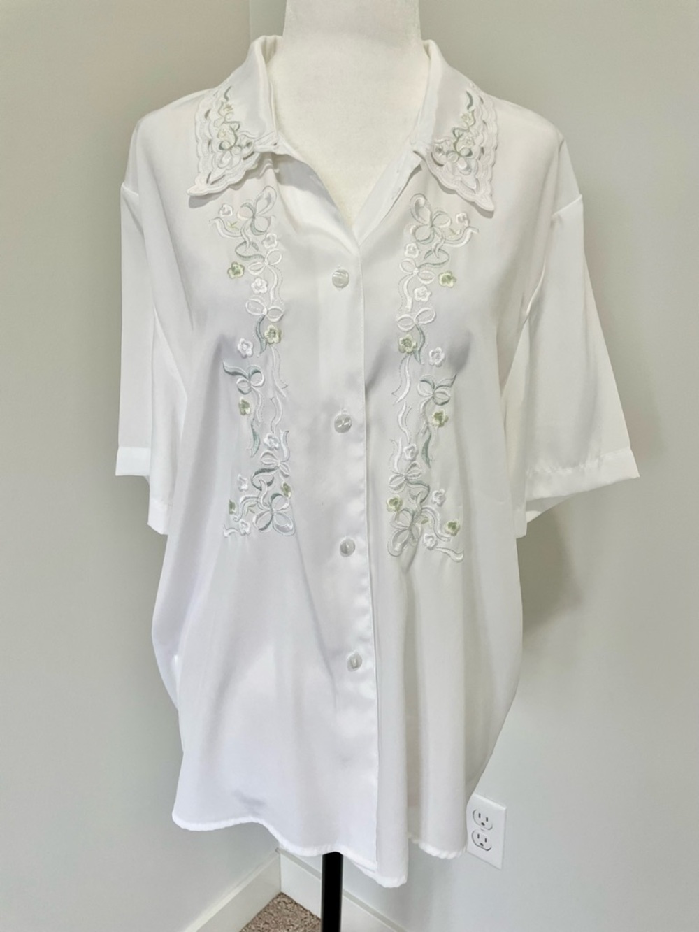Vintage Tradition White Embroidered Button Down Short Sleeve Top - Size 12
